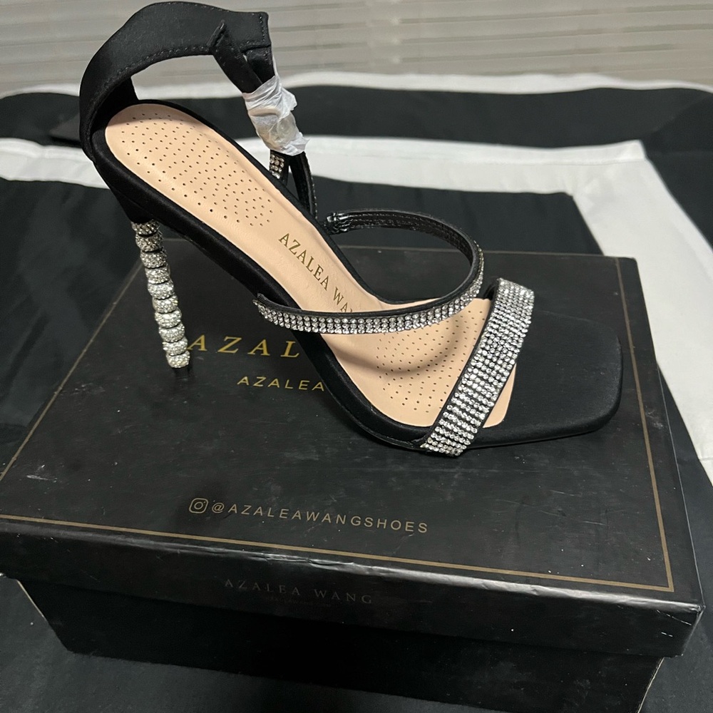 Heels - Picture 2 of 4